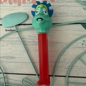 (Pez A Sauras ). ( She Saur) Collectible Monster Head PEZ Dispenser -